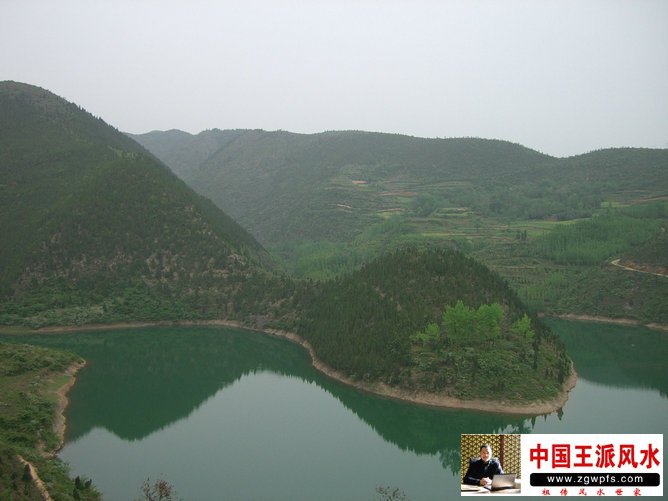 湖北风水宝地金龟渡水,风水大师王君植寻龙点